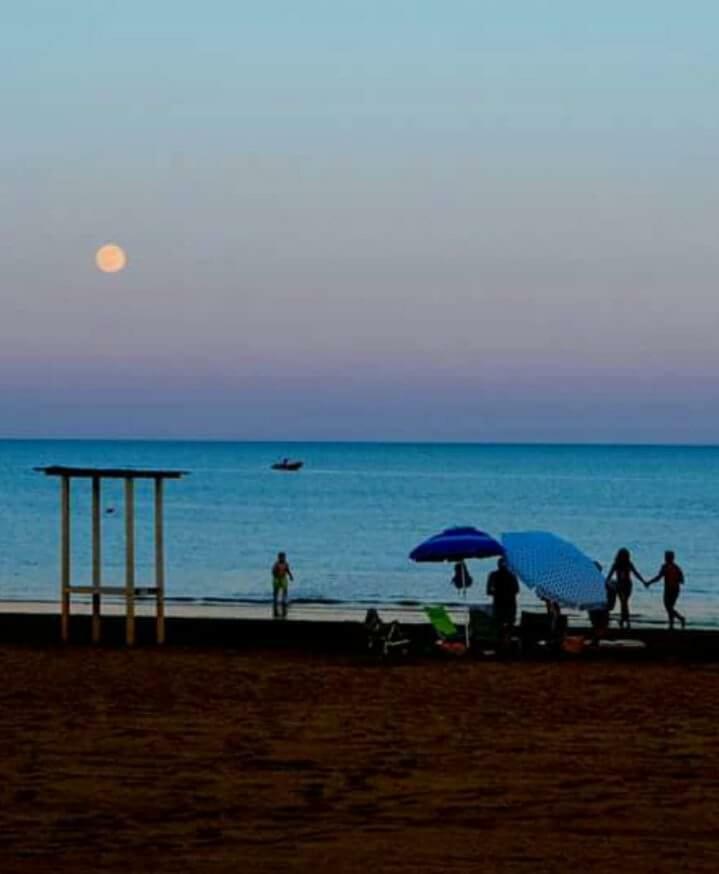 A Pozzallo Vicino Al Mare Villa Luaran gambar