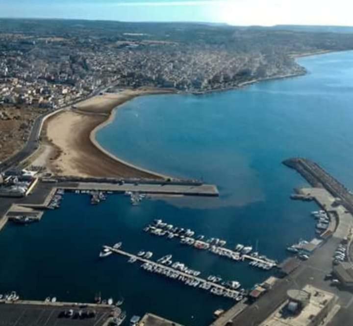 A Pozzallo Vicino Al Mare Villa Luaran gambar